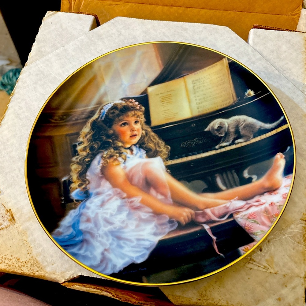 Vintage the rehearsal, one of the bear foot children’s collection plate 1801 BDI